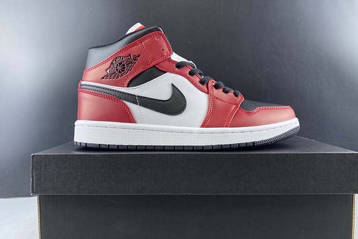 Air Jordan 1 Mid Chicago  554724-069