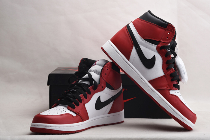 Air Jordan 1 Retro High OG Chicago Red 555088-101
