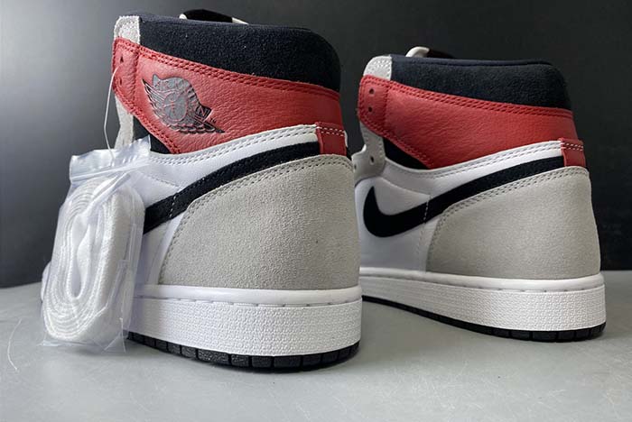 Air Jordan 1 “Light Smoke Grey”  555088-126