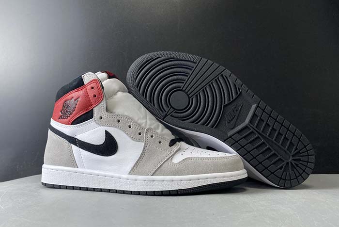 Air Jordan 1 “Light Smoke Grey”  555088-126