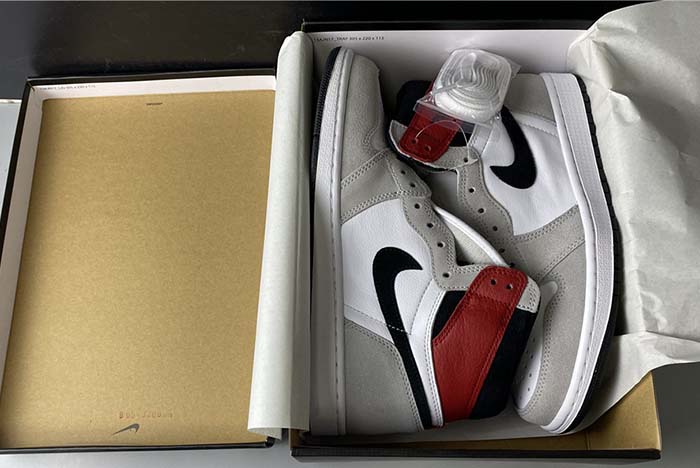 Air Jordan 1 “Light Smoke Grey”  555088-126