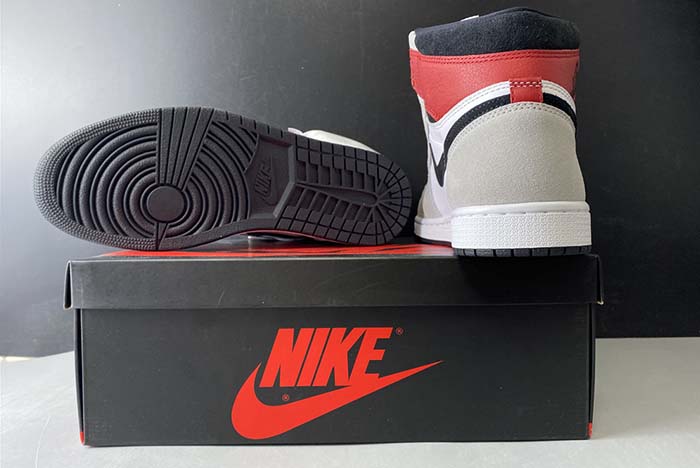 Air Jordan 1 “Light Smoke Grey”  555088-126