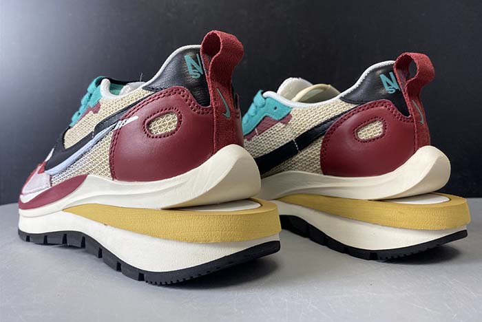 NIKE LDWAFFLE / SACAI CI9928 301