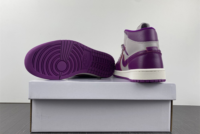 Air Jordan 1 Mid "Magenta” BQ6472-501