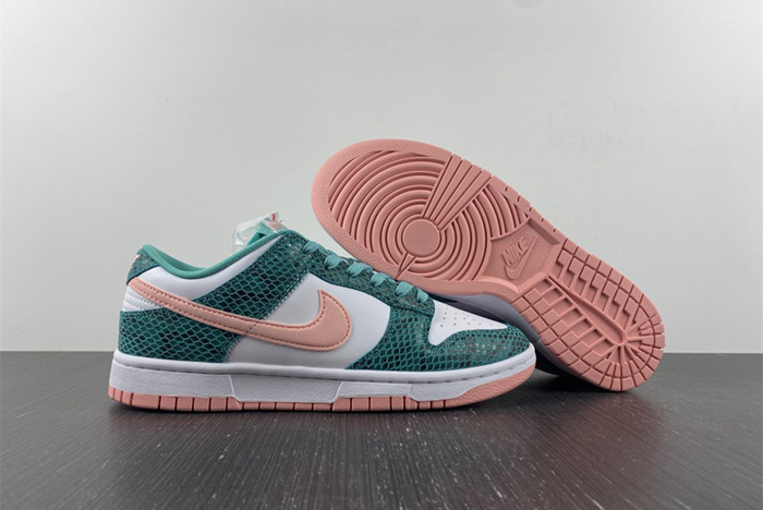 Dunk SB Low "Snake Skin"   DR8577-300