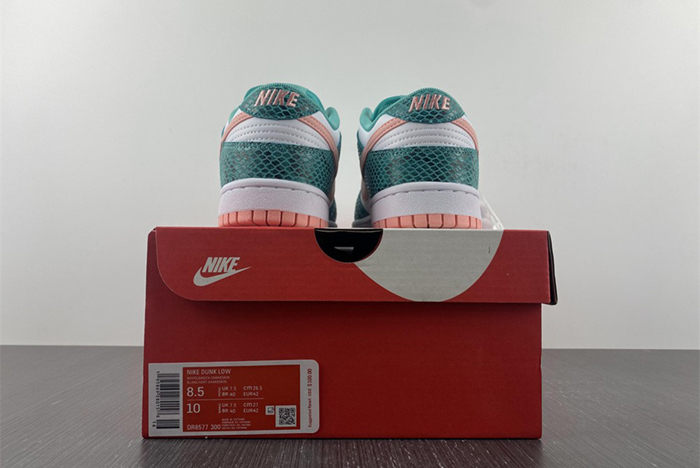Dunk SB Low "Snake Skin"   DR8577-300
