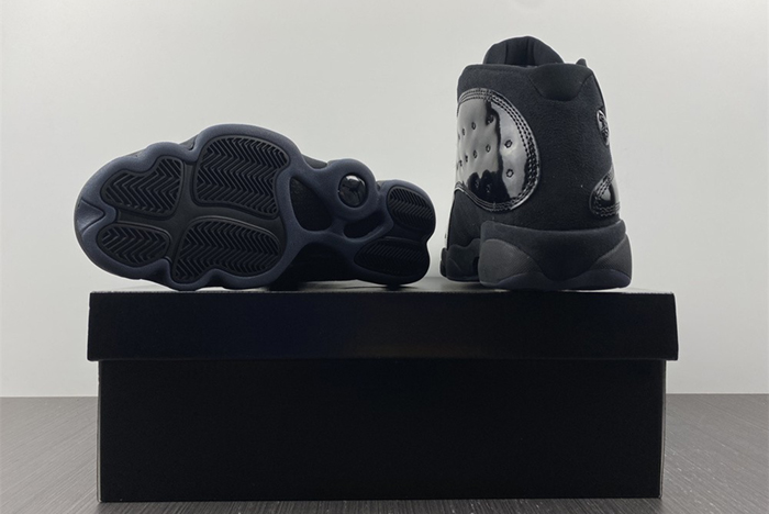 Air Jordan 13 cap and gown 414571-012
