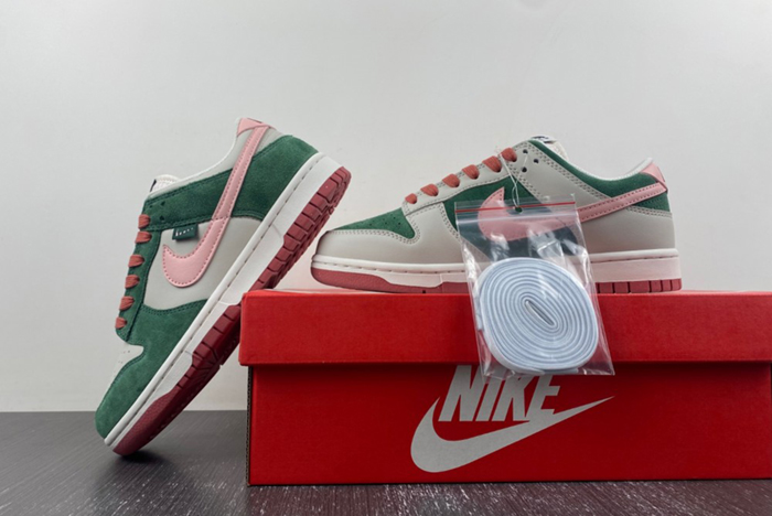 Nike Dunk Low SE All Petals United Fir Green FN8923-061