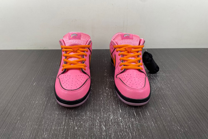 The Powerpuff Girls x Nike SB Dunk Low “Blossom”   FD2631-600