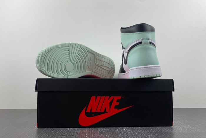 AIR JORDAN 1 RETRO HIGH OG NRG 861428 100