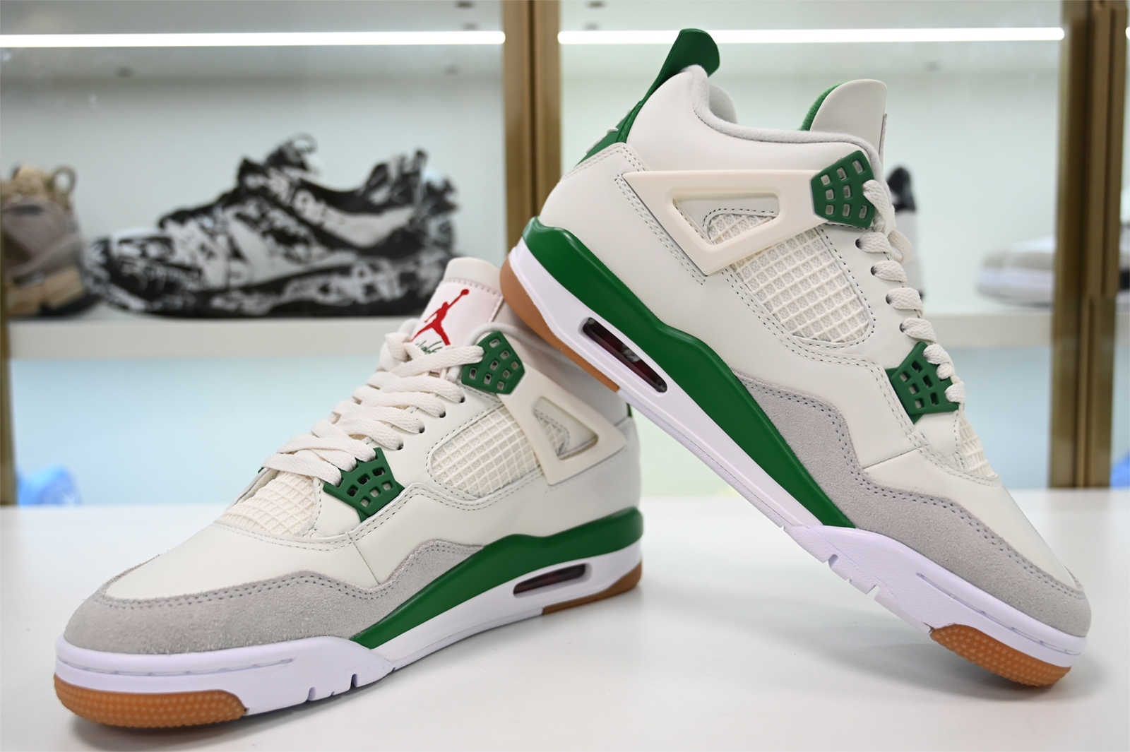 Nike SB x Air Jordan 4 ‘Pine Green’  DR5415-103