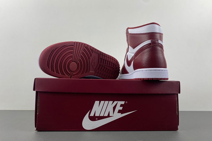 Air Jordan 1 High OG “Team Red”  DZ5485-160