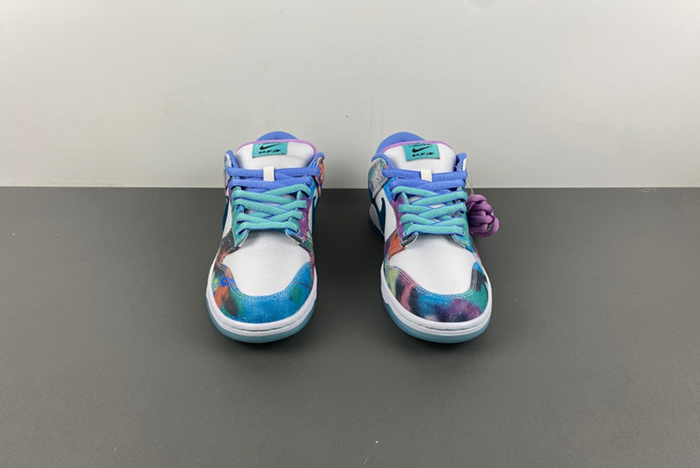 Futura Laboratories x Nike SB Dunk Low  HF6061-400