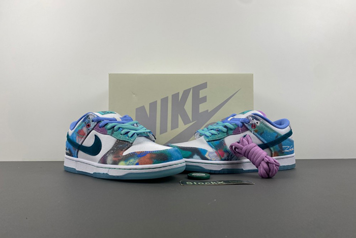 Futura Laboratories x Nike SB Dunk Low  HF6061-400