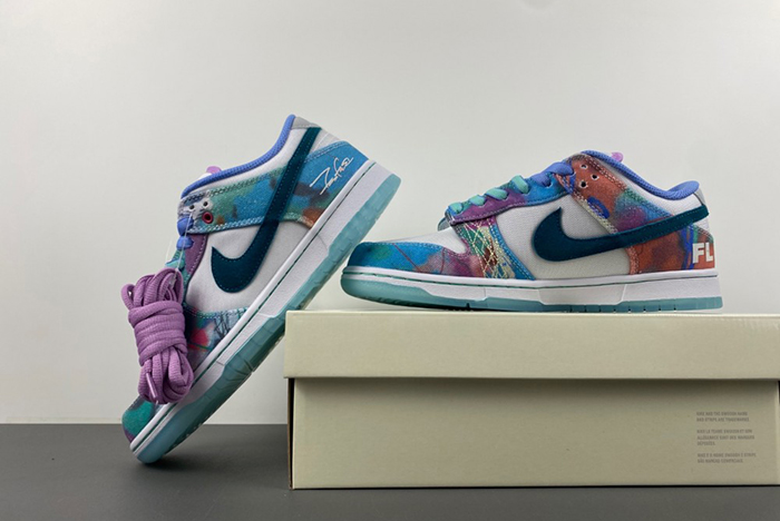 Futura Laboratories x Nike SB Dunk Low  HF6061-400