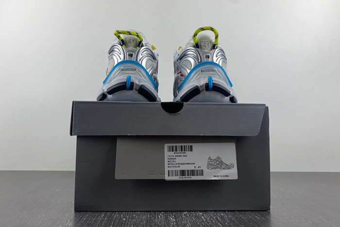 Ba*len*cia*ga runner sneaker 7.5  772774-w3rbw-9645